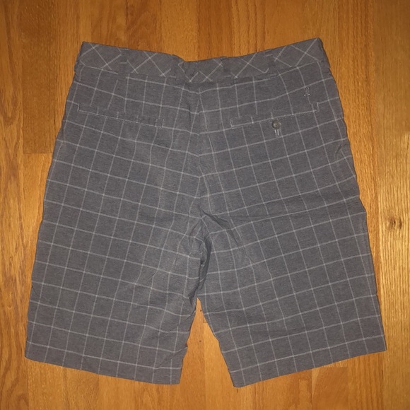 Walter Hagen - gray golf shorts (men’s size 32) - Picture 3 of 3